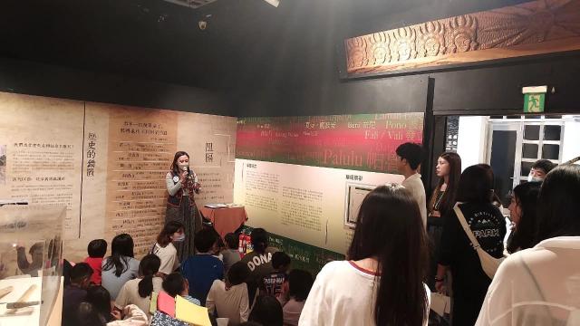 與政大合作辦理拍攝南和國小學生帶本館特展之導覽教學活動120人次。圖片5619