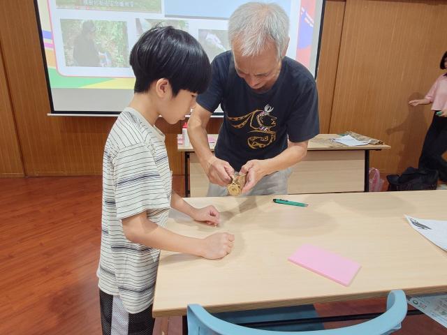 [教育推廣活動]「原住民的傳統智慧與永續生活工作坊｜樹皮布筆記本體驗工作坊」圖片6702