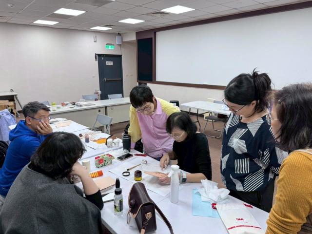 原住民族創意皮革雕刻手提單肩包(上)圖片10000