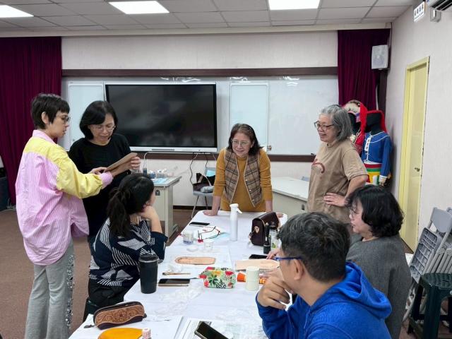 原住民族創意皮革雕刻手提單肩包(上)圖片9998