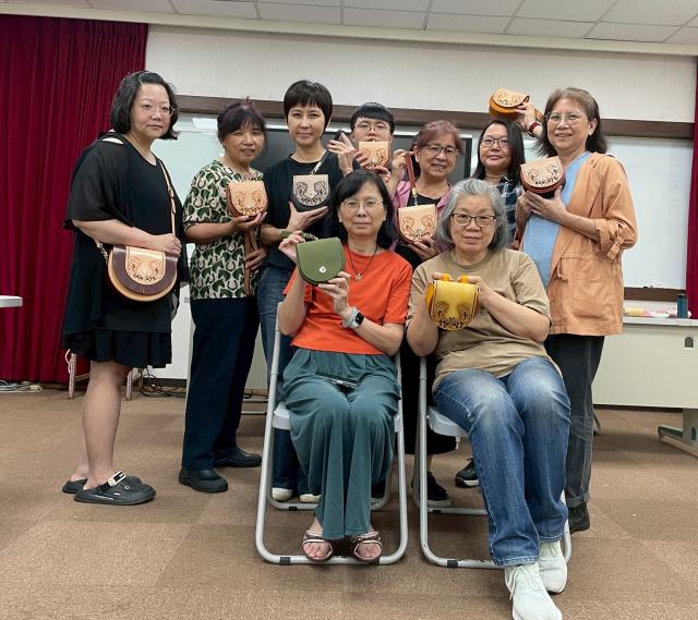 原住民族創意皮革雕刻手提單肩包(上)圖片9995