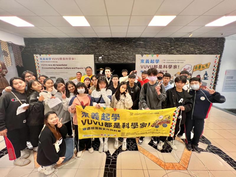 國立潮州高級中學參訪「來義起學」特展並進行教育推廣活動課程