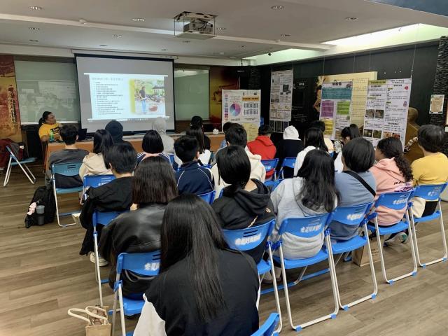 國立潮州高級中學參訪「來義起學」特展並進行教育推廣活動課程圖片10056