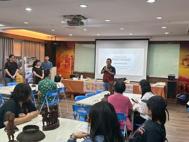 本館與正修科技大學文物維護研究中心合辦木質暨服飾微修復實作課程。圖片10074