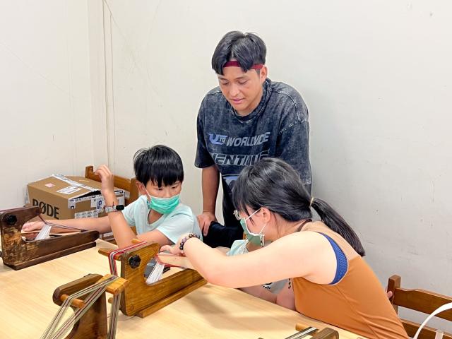 【織．續——泰雅編織的傳承與新生】 ▌小型織機・泰雅編織手環工作坊圖片10149