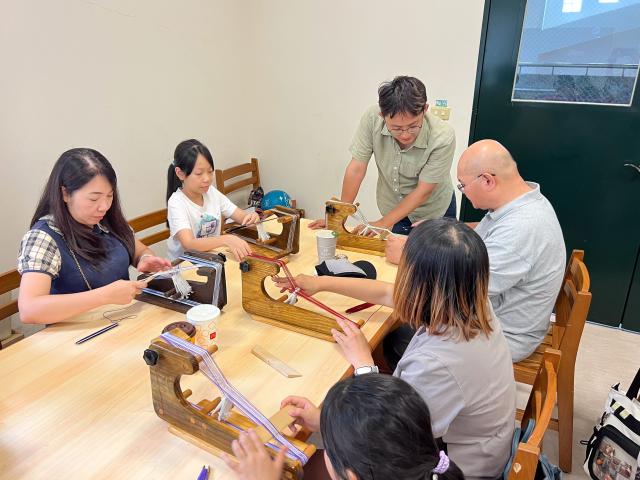 【織．續——泰雅編織的傳承與新生】 ▌小型織機・泰雅編織手環工作坊圖片10150