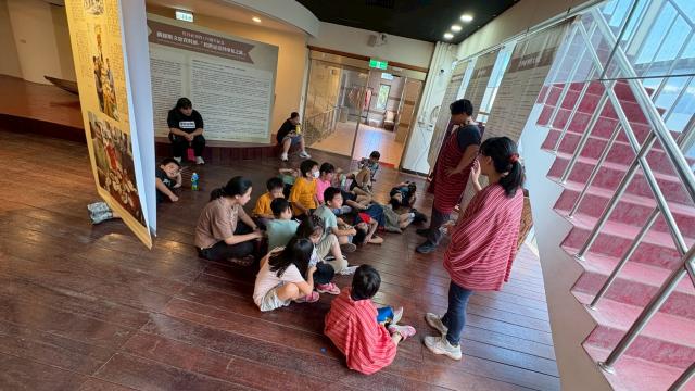 原民傳統紙編體驗活動暨和平島教會課後輔導班參訪圖片10690