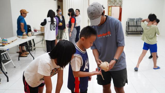 114年度花蓮縣萬榮鄉公所工藝研習推廣課程-布農族童玩工藝研習班-baisulun陀螺製作圖片10945