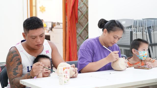 114年度花蓮縣萬榮鄉公所工藝研習推廣課程-布農族童玩工藝研習班-baisulun陀螺製作圖片10952