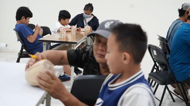 114年度花蓮縣萬榮鄉公所工藝研習推廣課程-布農族童玩工藝研習班-baisulun陀螺製作圖片10957