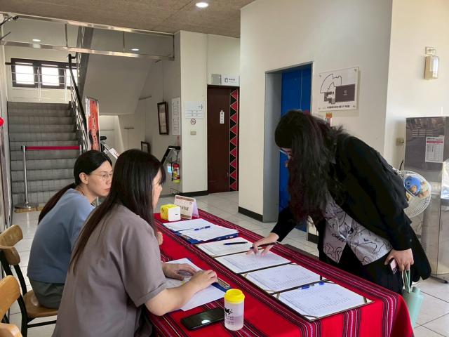 「看見她們的『原』聲–彰化縣都市原住民婦女生命歷程故事展」展覽主題分享會圖片11997