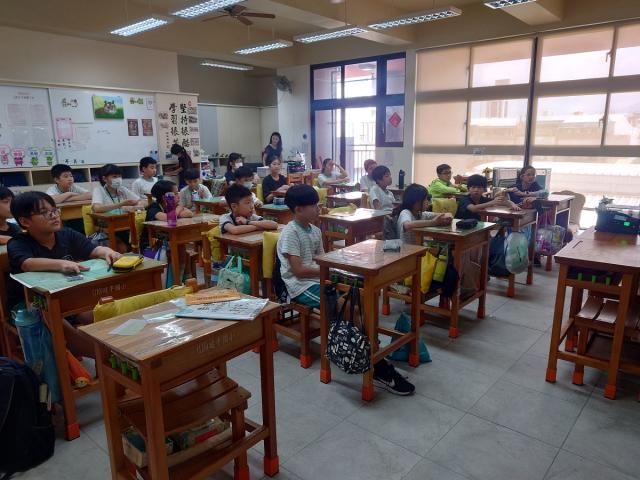 「文化宅急便」到校推廣圖片12844