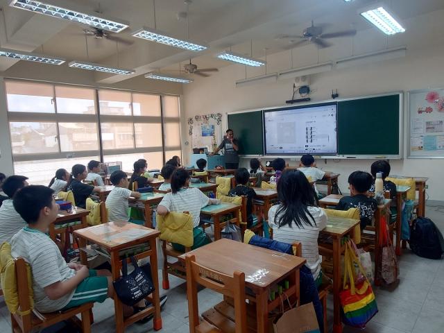 「文化宅急便」到校推廣圖片12845