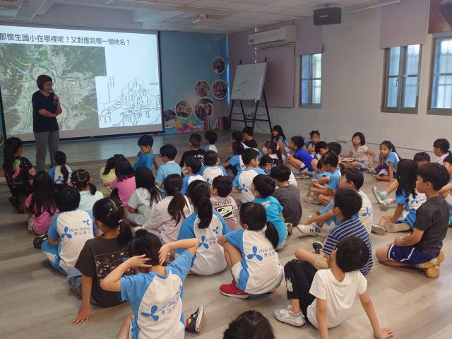 「文化宅急便」到校推廣圖片12858