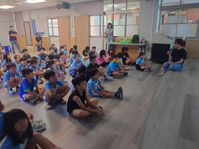 「文化宅急便」到校推廣圖片12853