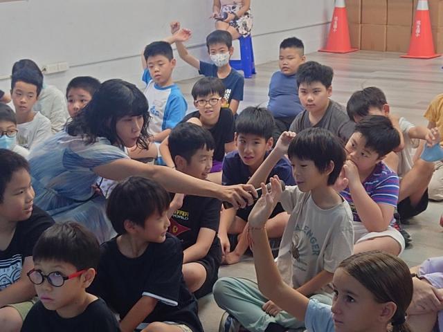 「文化宅急便」到校推廣圖片12879