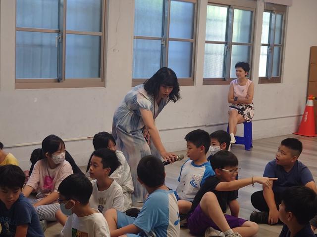 「文化宅急便」到校推廣圖片12878