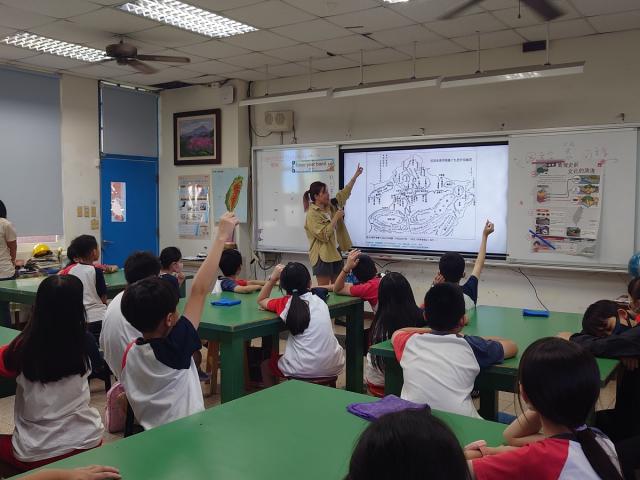 「文化宅急便」到校推廣圖片12889