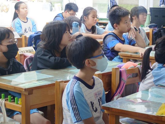 「文化宅急便」到校推廣圖片12909