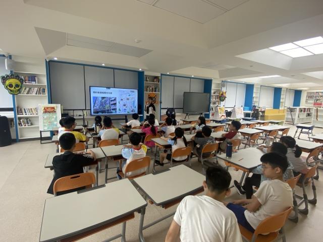 「文化宅急便」到校推廣圖片12926