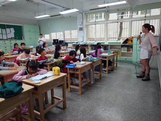 「文化宅急便」到校推廣圖片12931