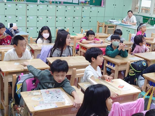 「文化宅急便」到校推廣圖片12938