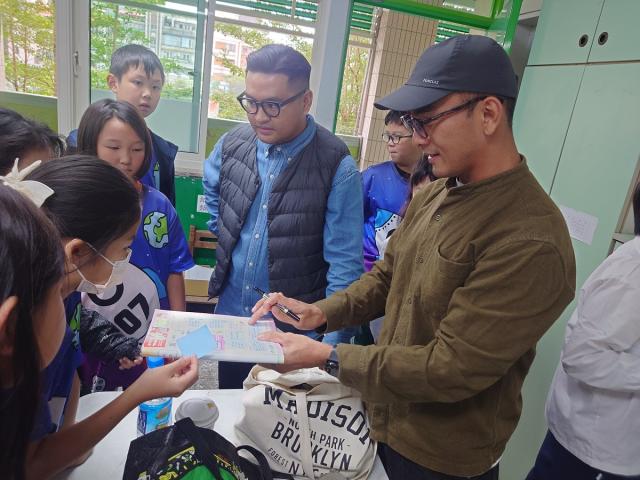 「文化宅急便」到校推廣圖片12955