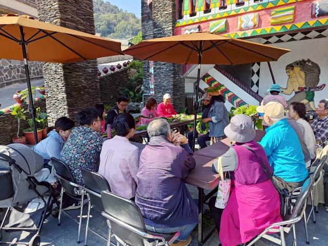 115年度推廣教育計畫-部落藝術家陪你過新年手作活動圖片13676