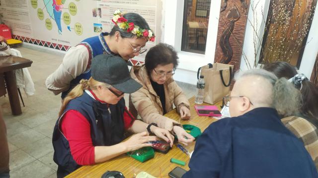 看見她們的「原聲」–文化手作工作坊琉璃珠串手鏈圖片13872