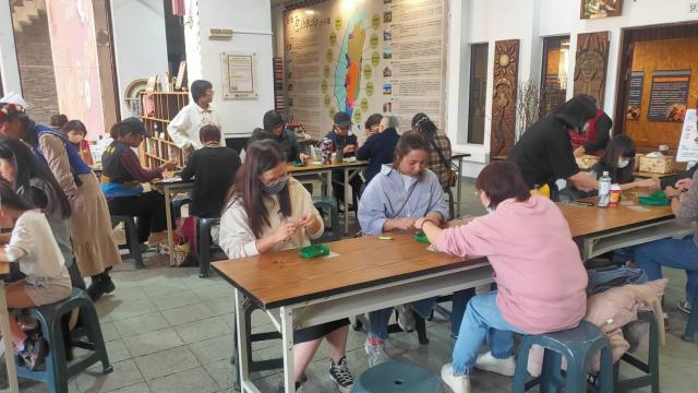 看見她們的「原聲」–文化手作工作坊琉璃珠串手鏈圖片13873