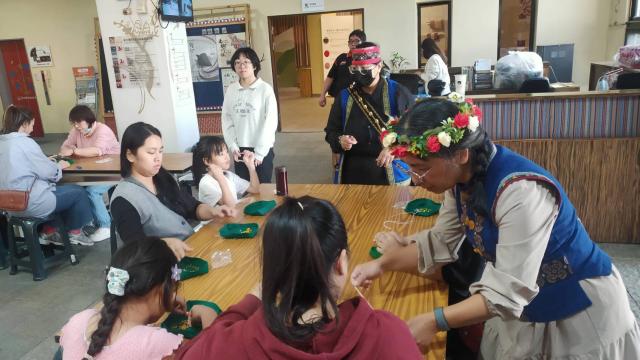 看見她們的「原聲」–文化手作工作坊琉璃珠串手鏈圖片13868