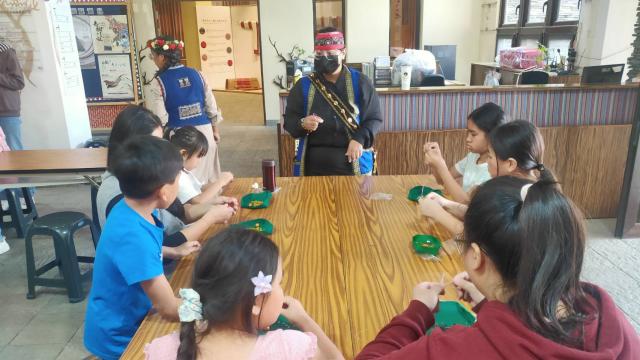 看見她們的「原聲」–文化手作工作坊琉璃珠串手鏈圖片13867