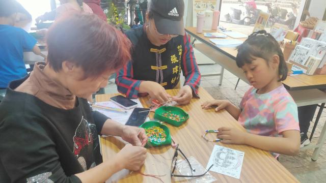 看見她們的「原聲」–文化手作工作坊琉璃珠串手鏈圖片13881