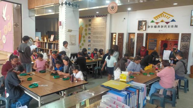 看見她們的「原聲」–文化手作工作坊琉璃珠串手鏈圖片13885