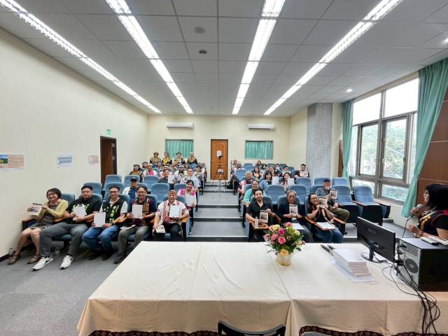 Bukun.Ismahasan.Islituan 卜袞.伊斯瑪哈單.伊斯立端新詩發表會「文學，是民族的靈魂。」 「詩，是文學的靈魂。」圖片14447