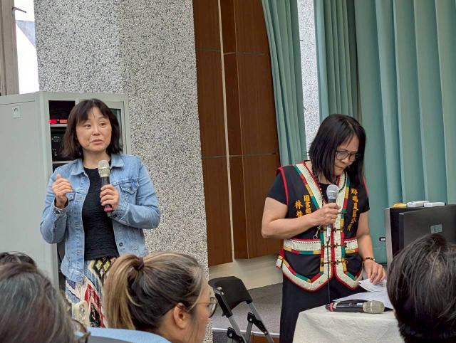 Bukun.Ismahasan.Islituan 卜袞.伊斯瑪哈單.伊斯立端新詩發表會「文學，是民族的靈魂。」 「詩，是文學的靈魂。」圖片14452